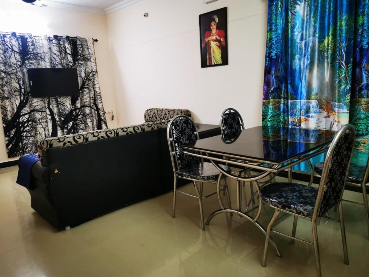 J2 Home Stay - Luxury Homes With Caravan Services Thiruvananthapuram Esterno foto