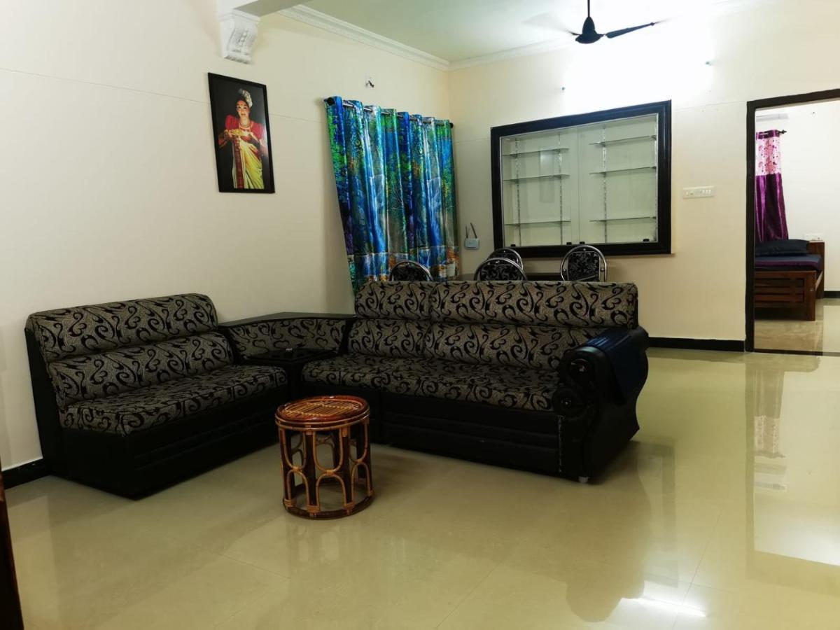 J2 Home Stay - Luxury Homes With Caravan Services Thiruvananthapuram Esterno foto
