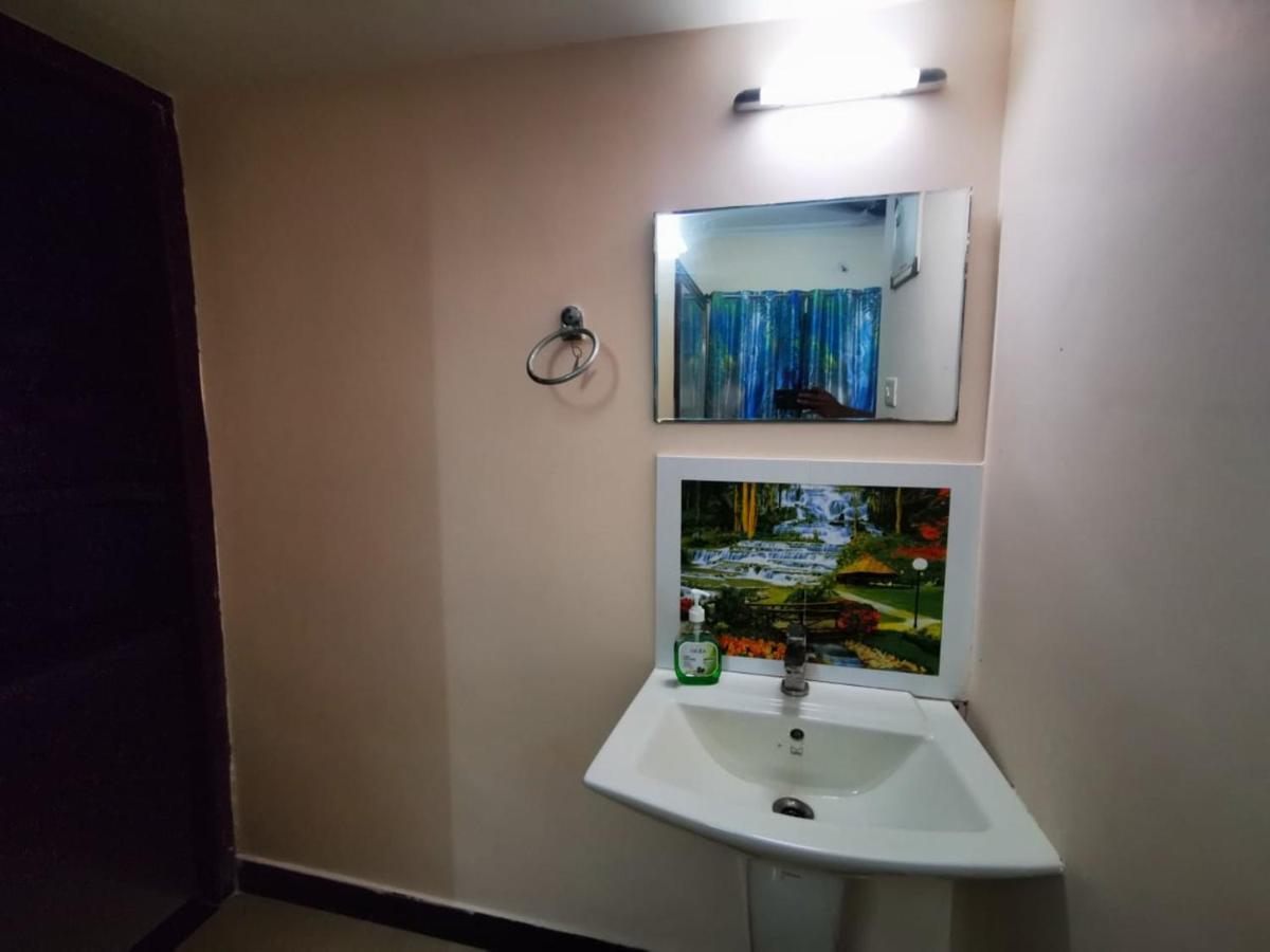 J2 Home Stay - Luxury Homes With Caravan Services Thiruvananthapuram Esterno foto