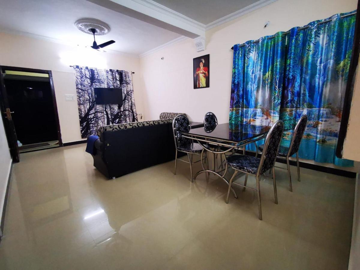 J2 Home Stay - Luxury Homes With Caravan Services Thiruvananthapuram Esterno foto