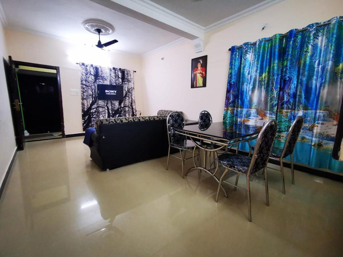 J2 Home Stay - Luxury Homes With Caravan Services Thiruvananthapuram Esterno foto