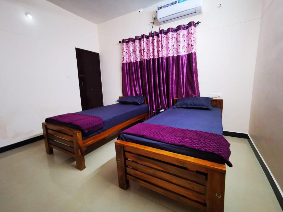 J2 Home Stay - Luxury Homes With Caravan Services Thiruvananthapuram Esterno foto