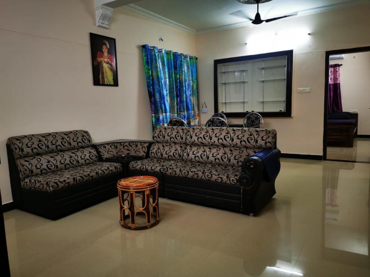 J2 Home Stay - Luxury Homes With Caravan Services Thiruvananthapuram Esterno foto