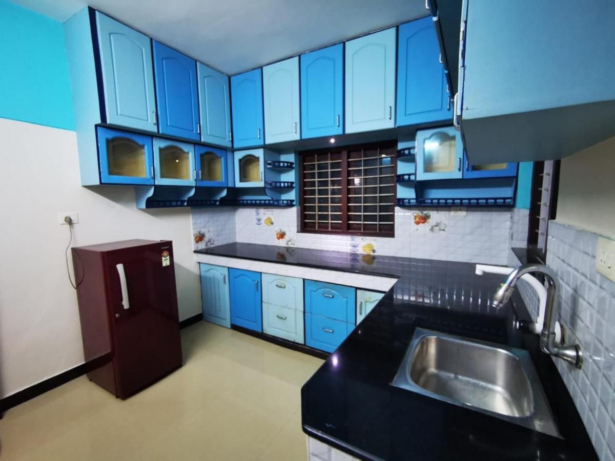 J2 Home Stay - Luxury Homes With Caravan Services Thiruvananthapuram Esterno foto