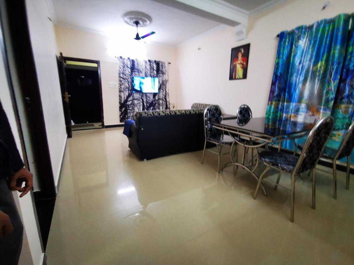 J2 Home Stay - Luxury Homes With Caravan Services Thiruvananthapuram Esterno foto
