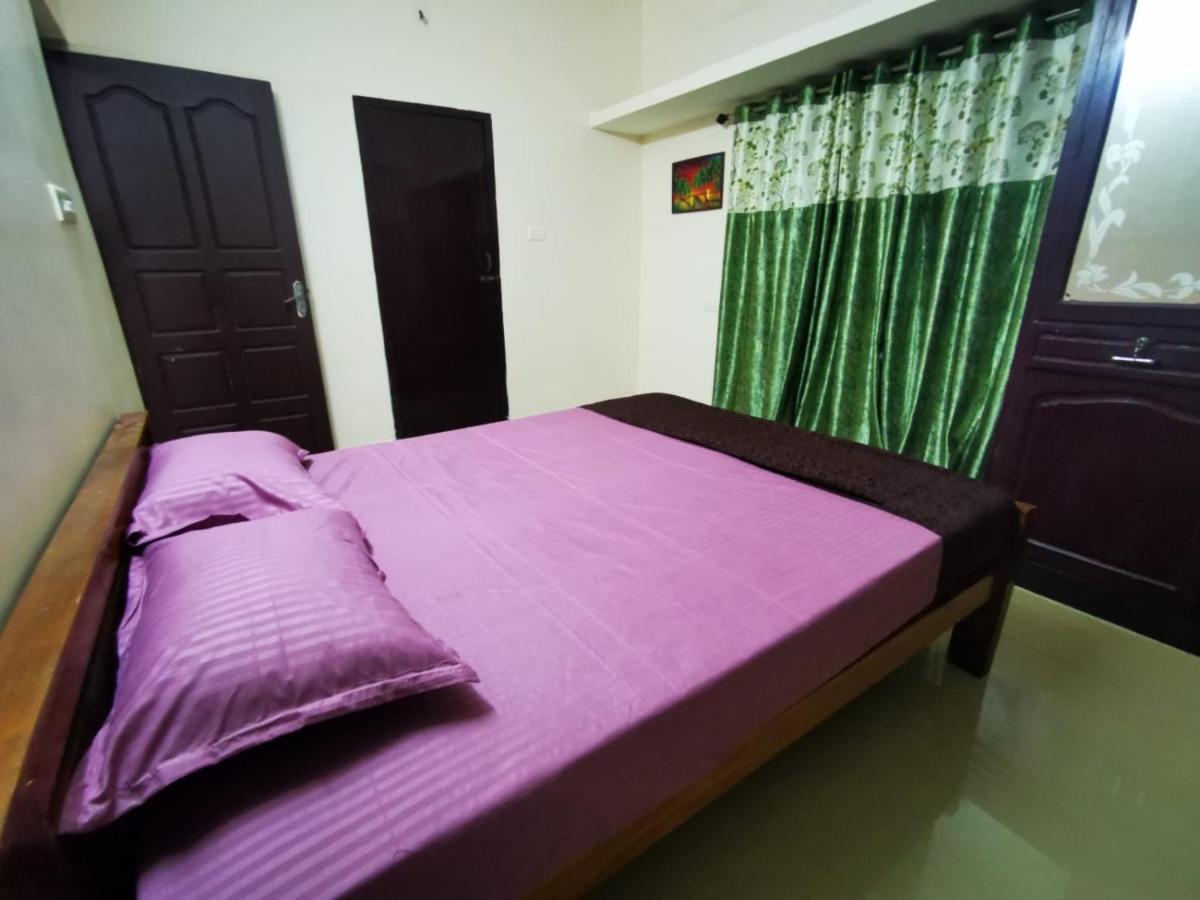 J2 Home Stay - Luxury Homes With Caravan Services Thiruvananthapuram Esterno foto