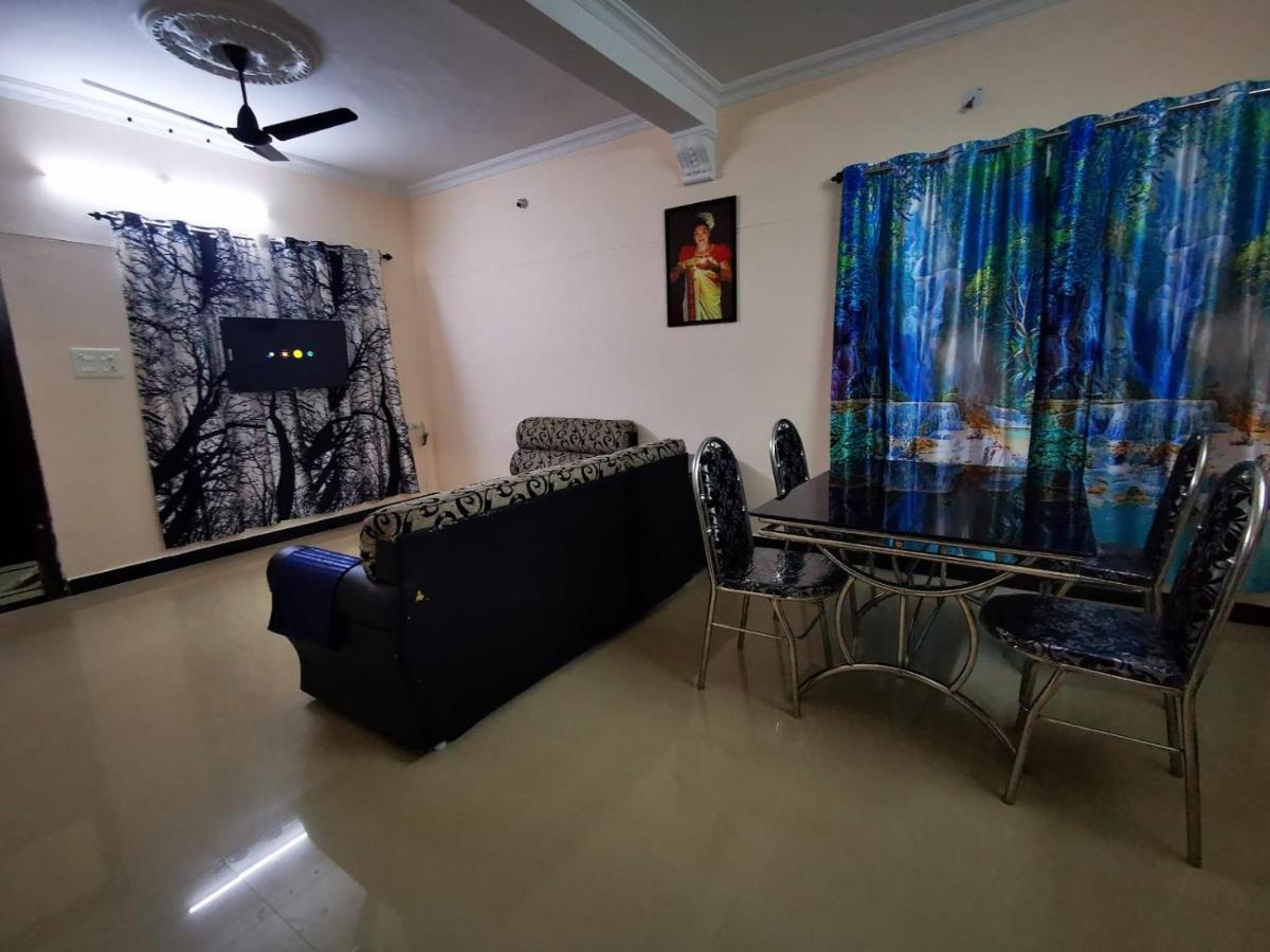 J2 Home Stay - Luxury Homes With Caravan Services Thiruvananthapuram Esterno foto