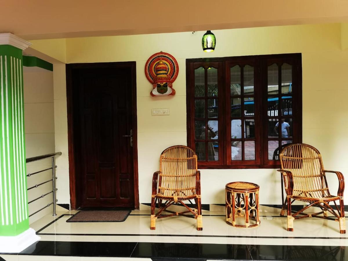 J2 Home Stay - Luxury Homes With Caravan Services Thiruvananthapuram Esterno foto