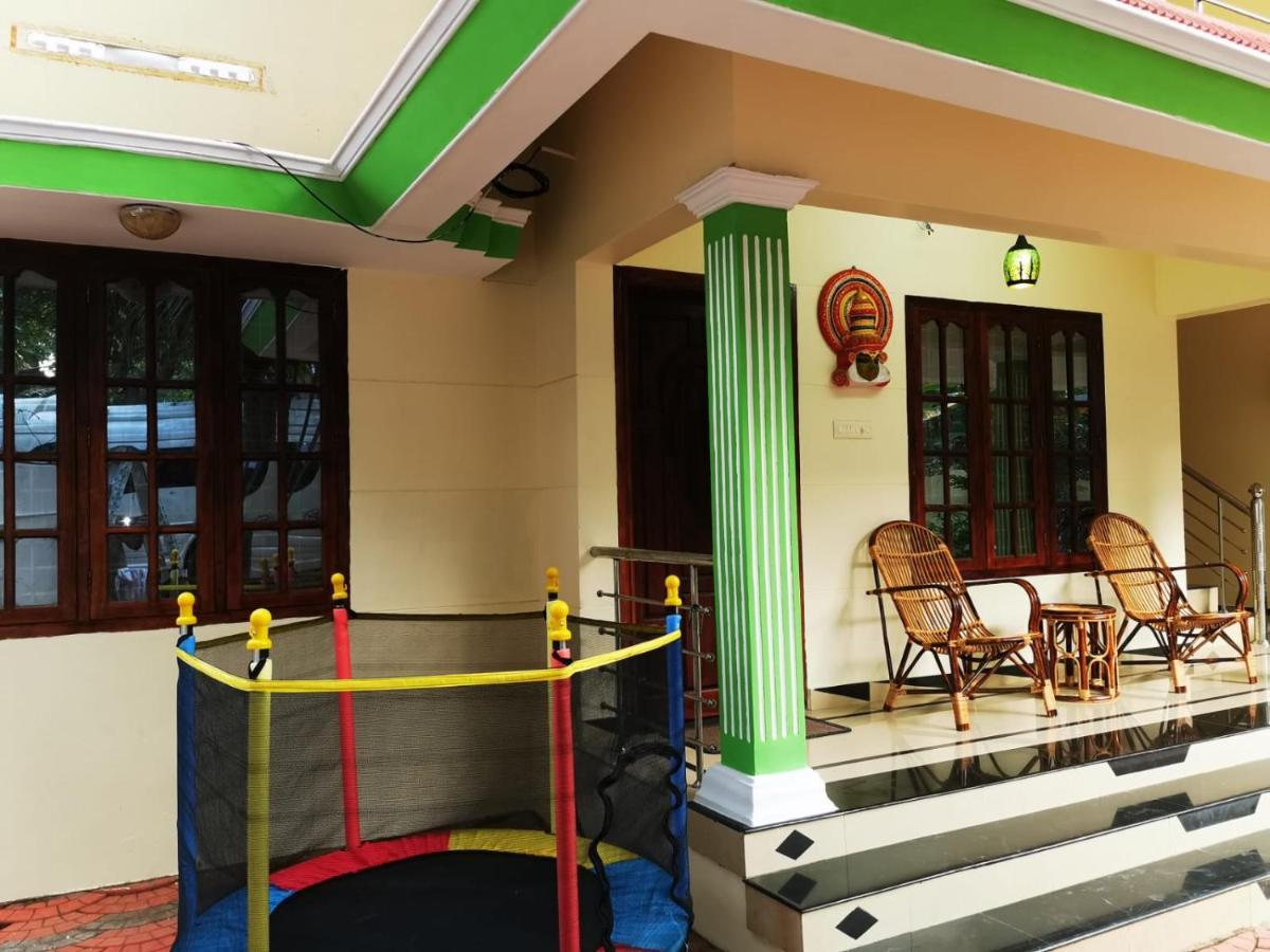J2 Home Stay - Luxury Homes With Caravan Services Thiruvananthapuram Esterno foto